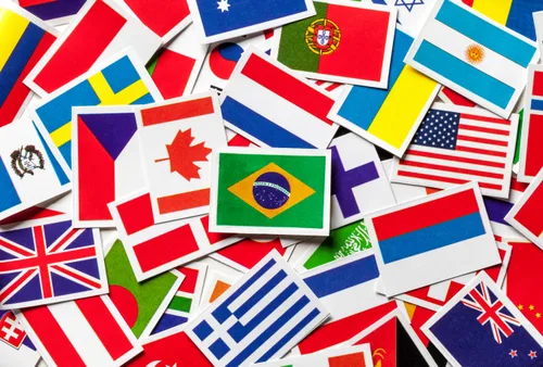 Avião em voo representando envios internacionais para mais de 220 países